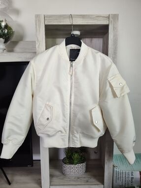 Fabletics Cream Zip Bomber Jacket Women's SZ M New Detached Label Pit To Pit 25"